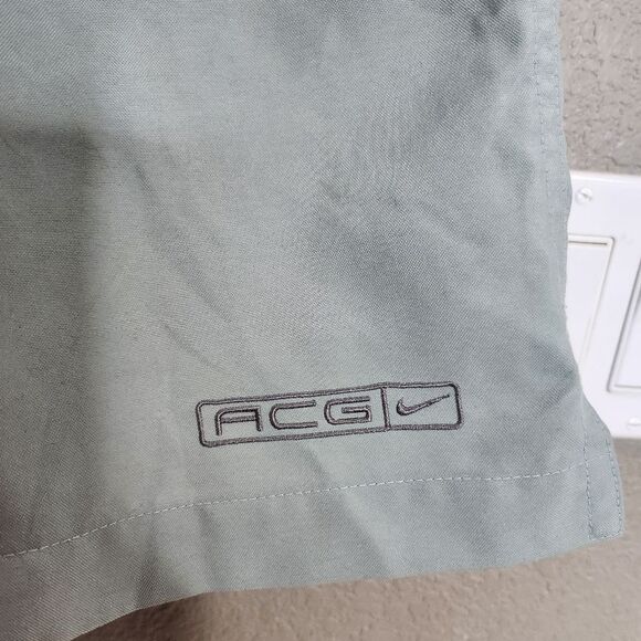 Nike ACG Light Gray/green Shorts - Picture 3 of 6